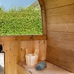 Lovely In With Sauna 別荘 ハザスレウ